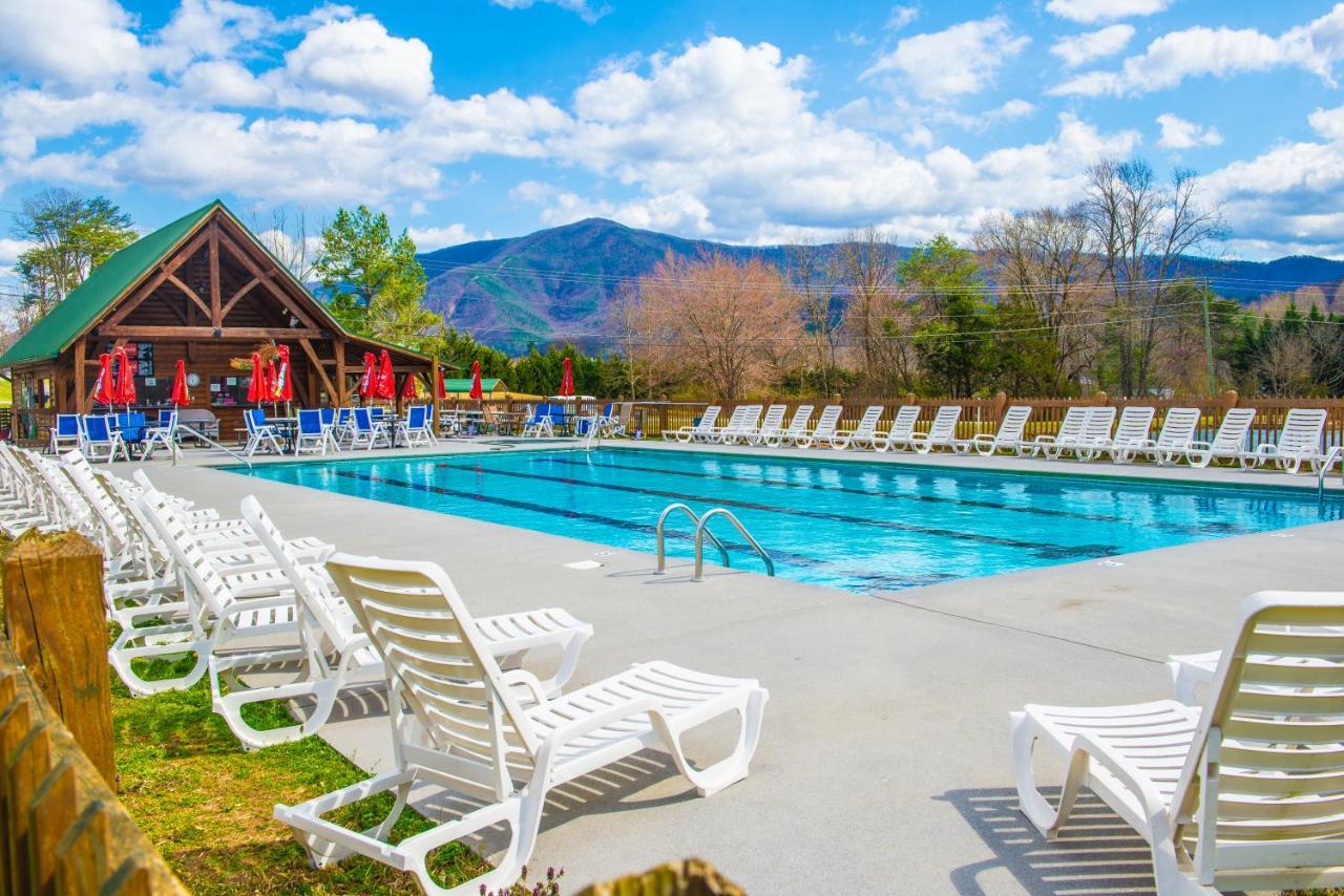 Tanasi Lodge - Reunions, Retreats, Weddings, Family Getaways Sevierville Exteriör bild