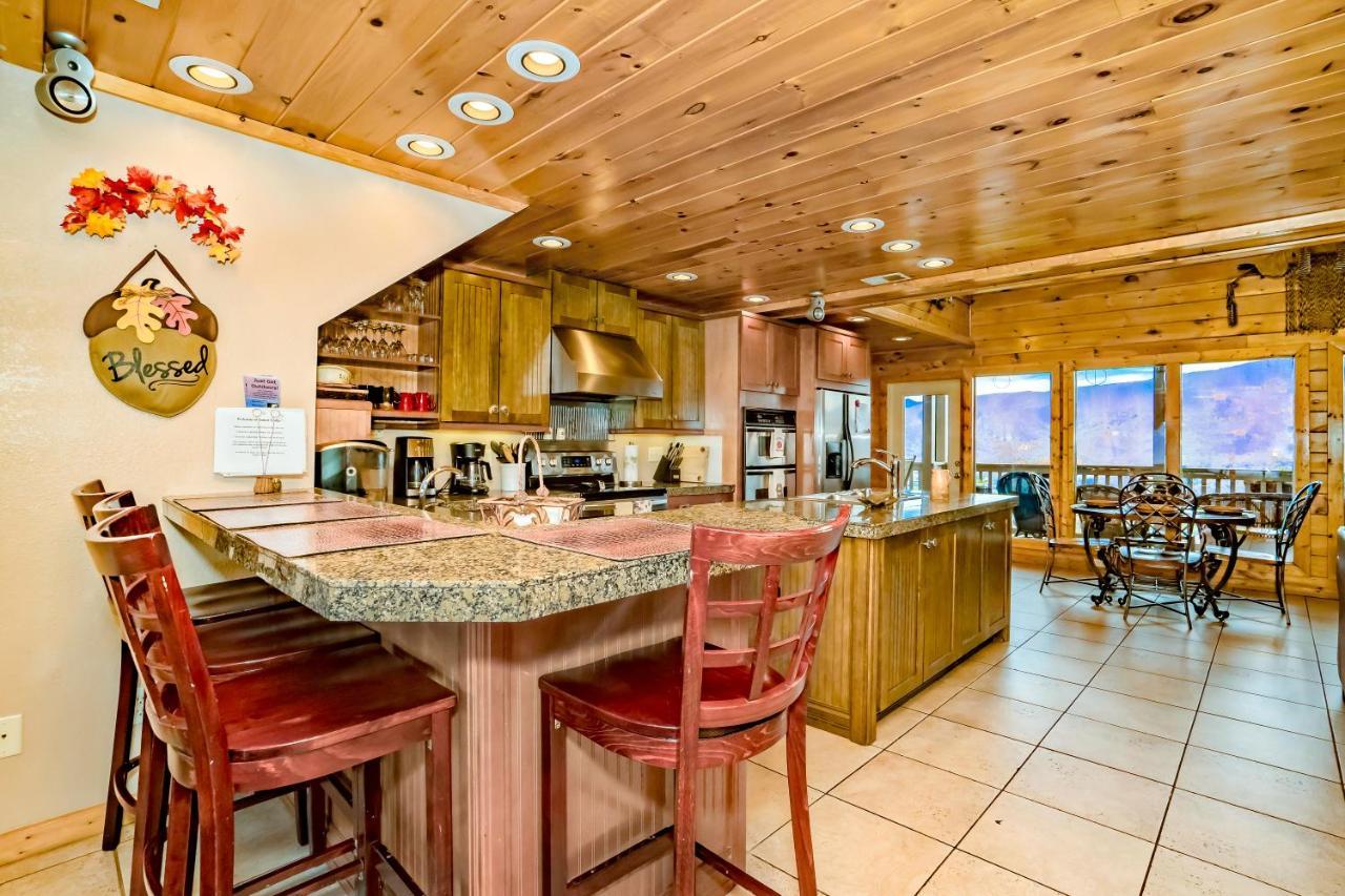 Tanasi Lodge - Reunions, Retreats, Weddings, Family Getaways Sevierville Exteriör bild